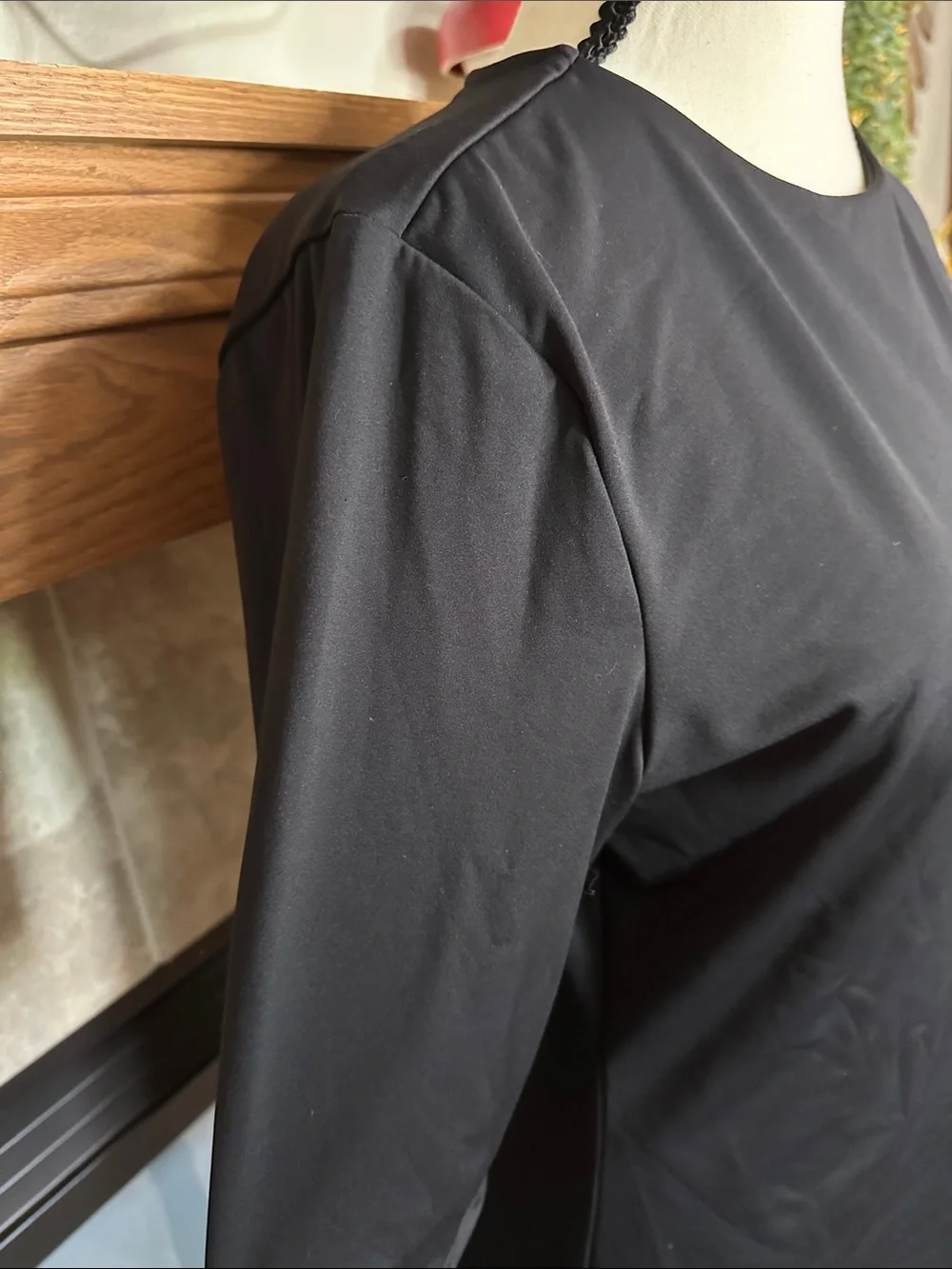 Smoothing Black Women's L Crewneck Short Sleeve Top Stretch Layering Shirt